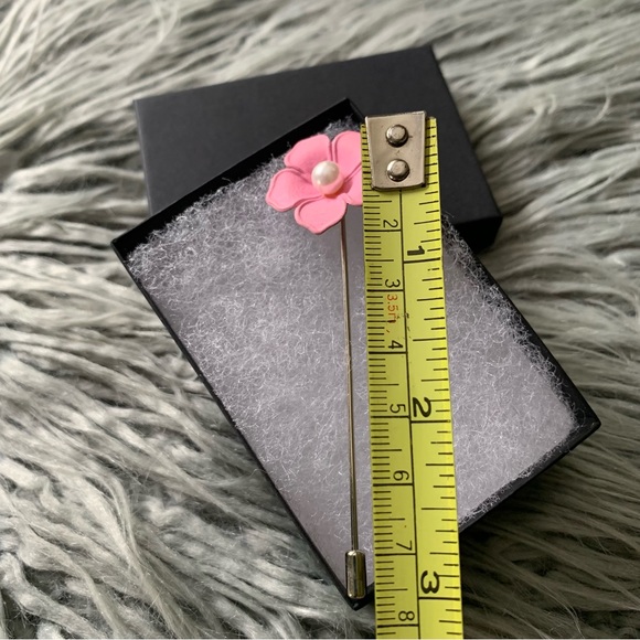 Vintage Flower Hat Lapel Pin - Picture 5 of 7